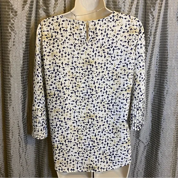 Sioni Blouse with Arrows and Pleated 3/4 Sleeves Small - Picture 2 of 6
